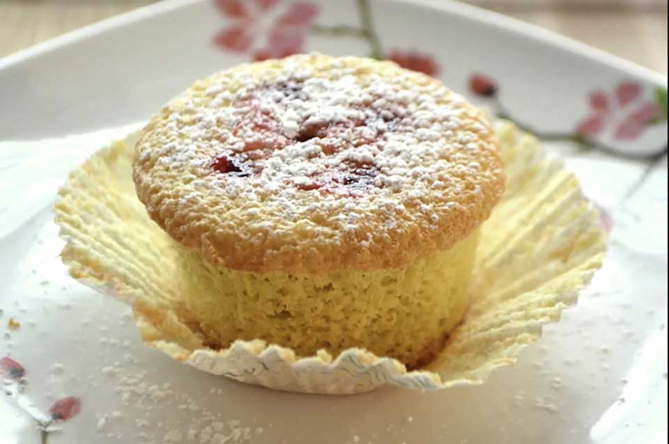 Jam Filled Spongecake Cupcakes