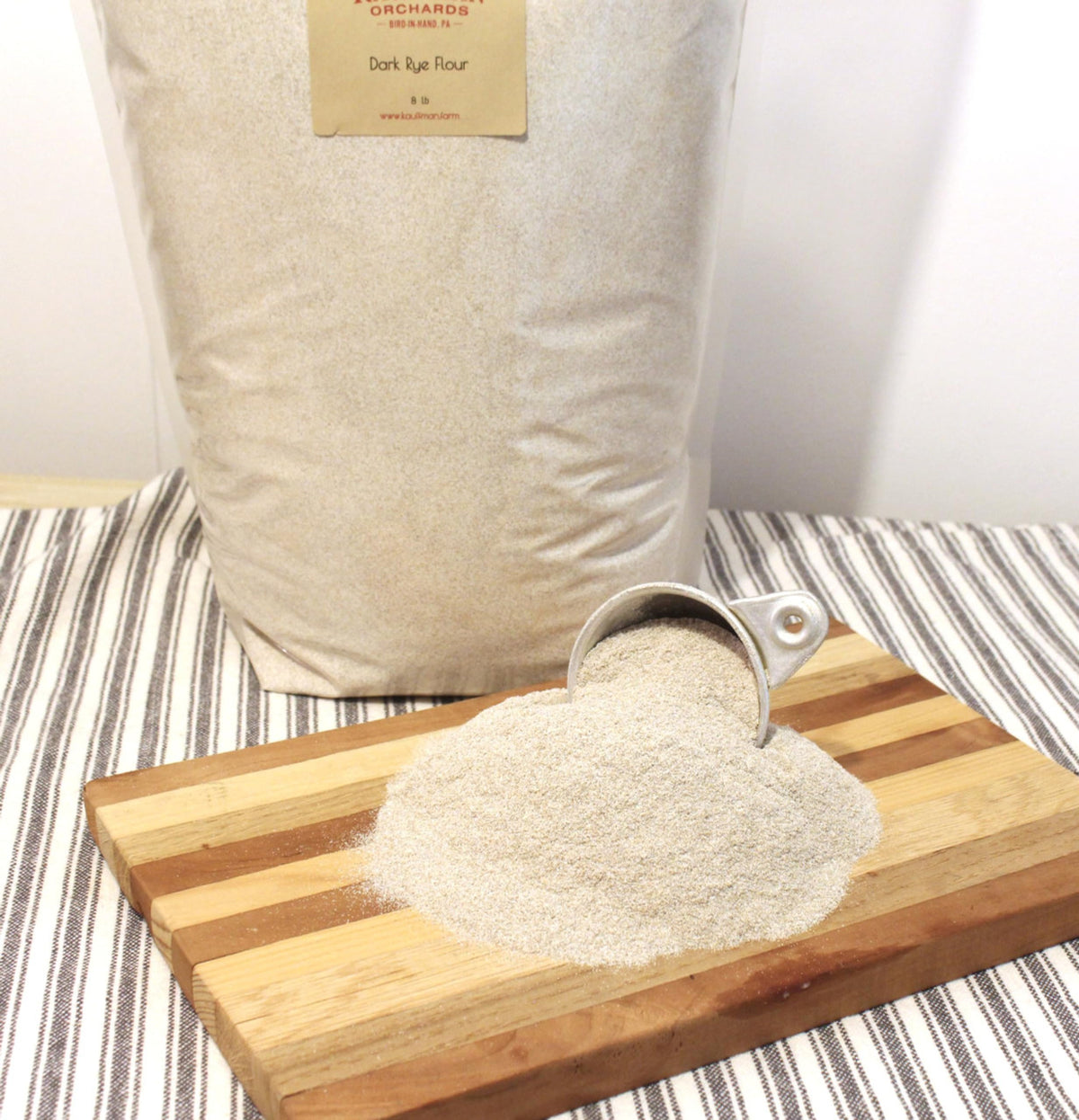 Kauffman Orchards Dark Rye Whole Flour, Fiber Rich, Made From Whole Rye Grain