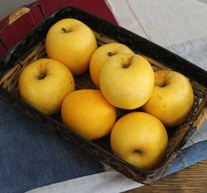 Fresh Blondee Apples, Hand-Picked In Our Own Orchard